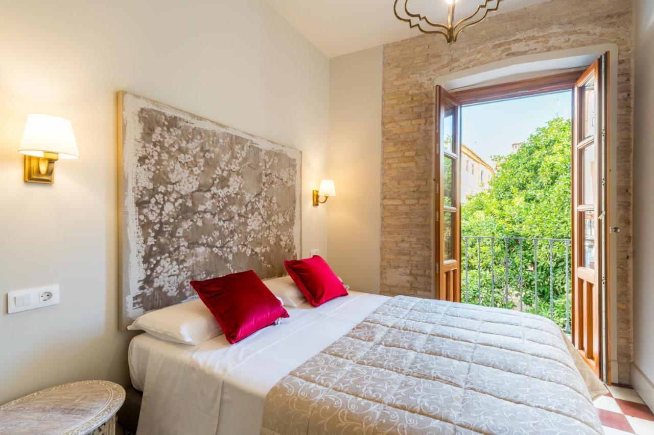 Dona Elvira Suites Cathedral Seville Exterior photo