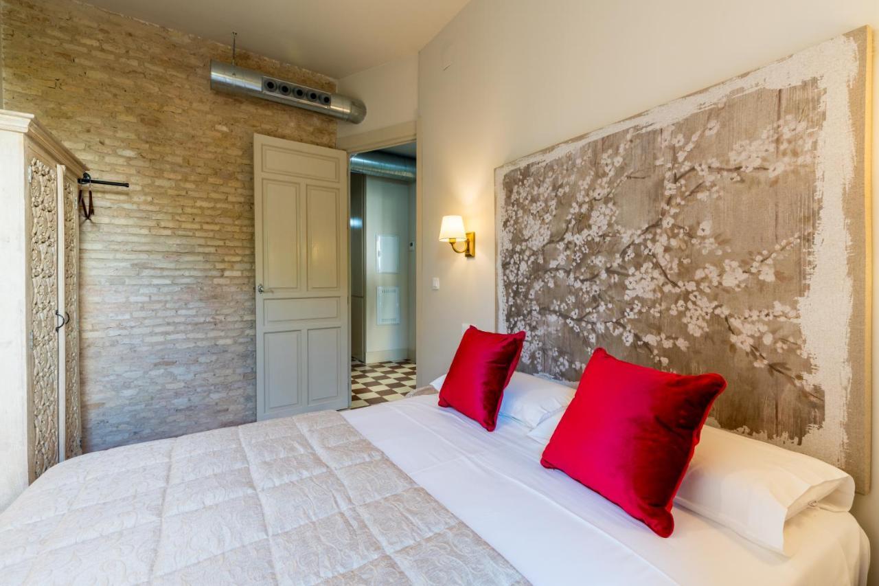 Dona Elvira Suites Cathedral Seville Exterior photo